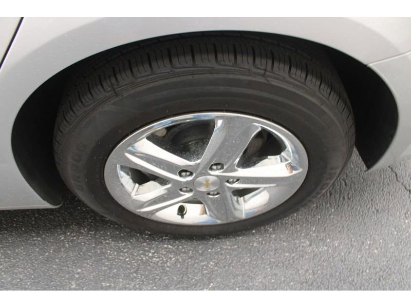 Used 2022 Chevrolet Malibu LT FWD image 9