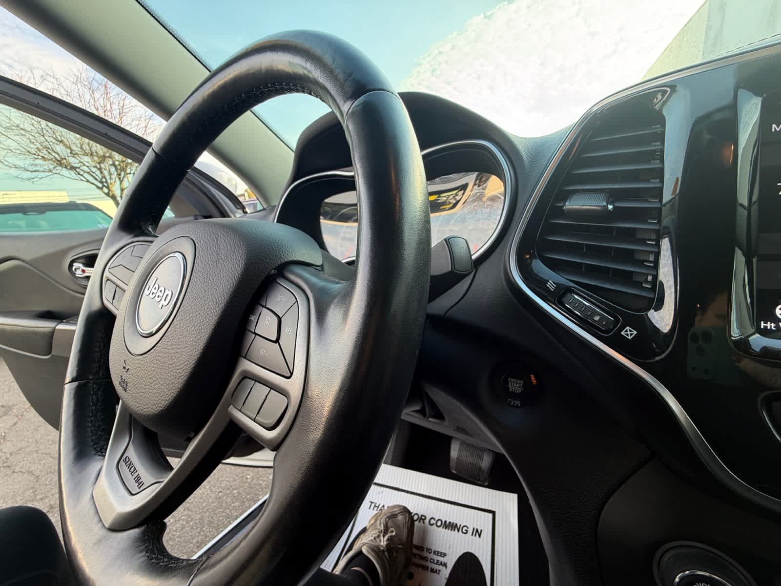 Used 2020 Jeep Cherokee Limited AWD/4WD image 40