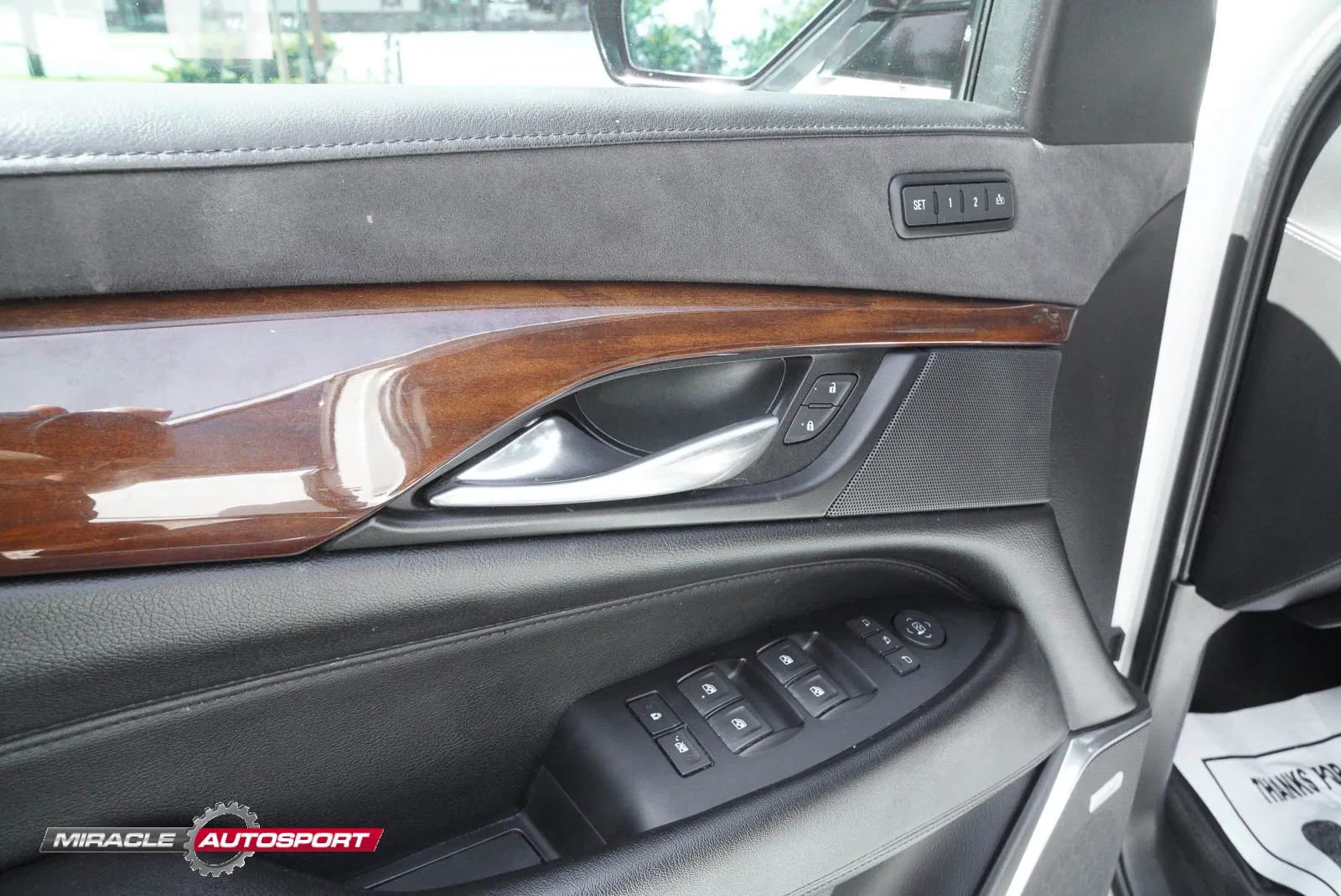 Used 2018 Cadillac Escalade ESV Premium Luxury AWD/4WD image 16