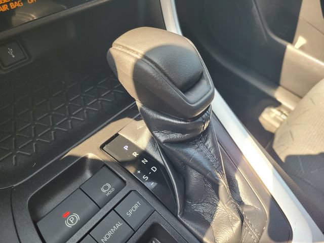 Used 2021 Toyota RAV4 XLE w/ XLE Grade Weather Package FWD image 20