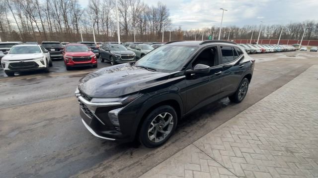 Certified 2025 Chevrolet Trax LT w/ LT Convenience Package image 4