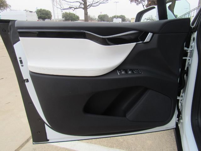 Used 2018 Tesla Model X 100D image 22