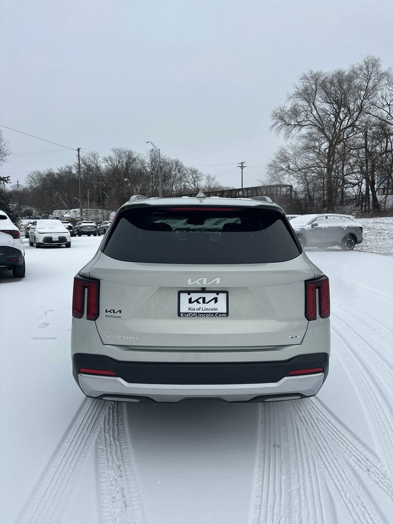 New 2026 Kia Sorento S image 4