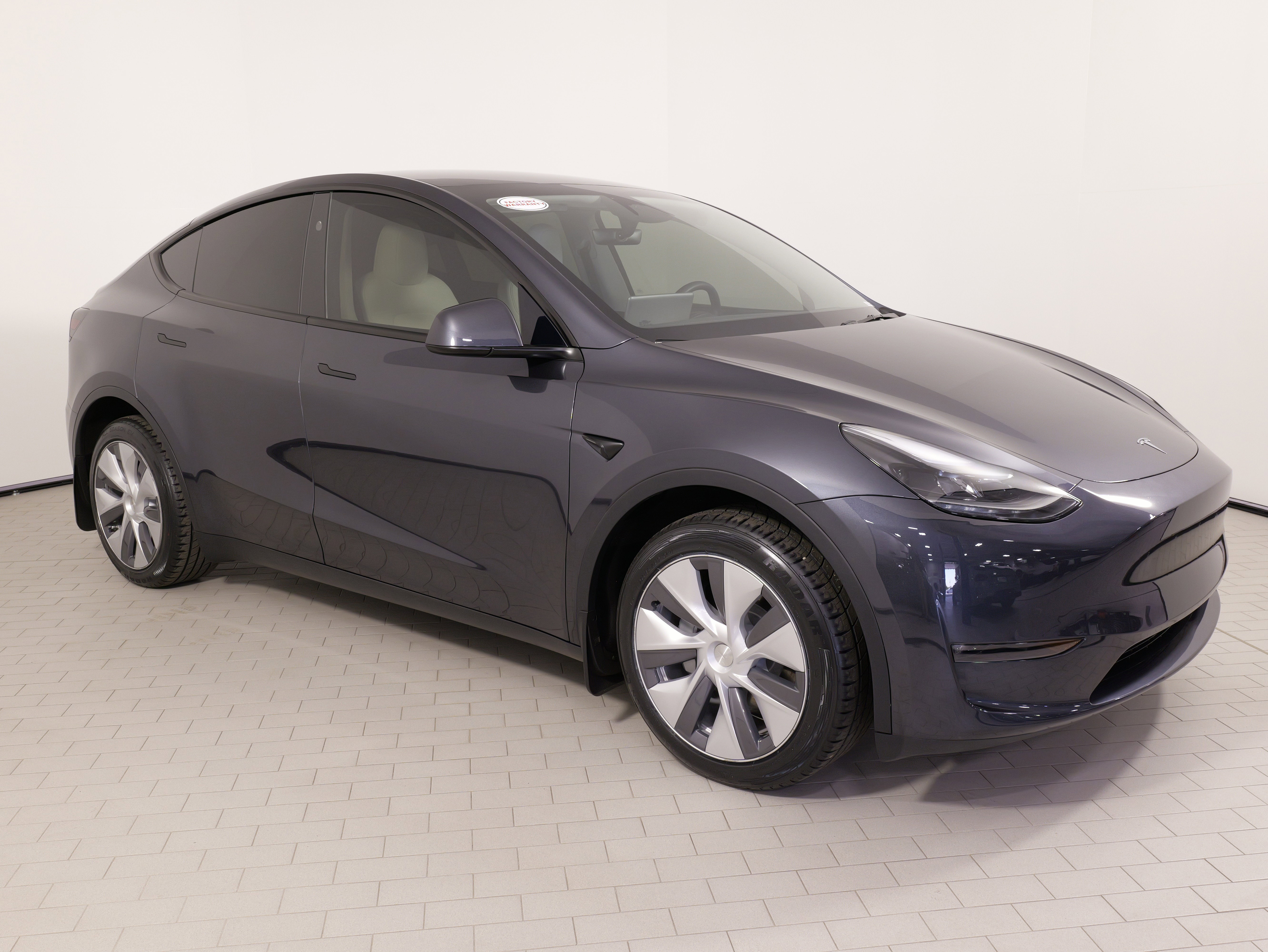 Used 2024 Tesla Model Y Long Range AWD/4WD image 9