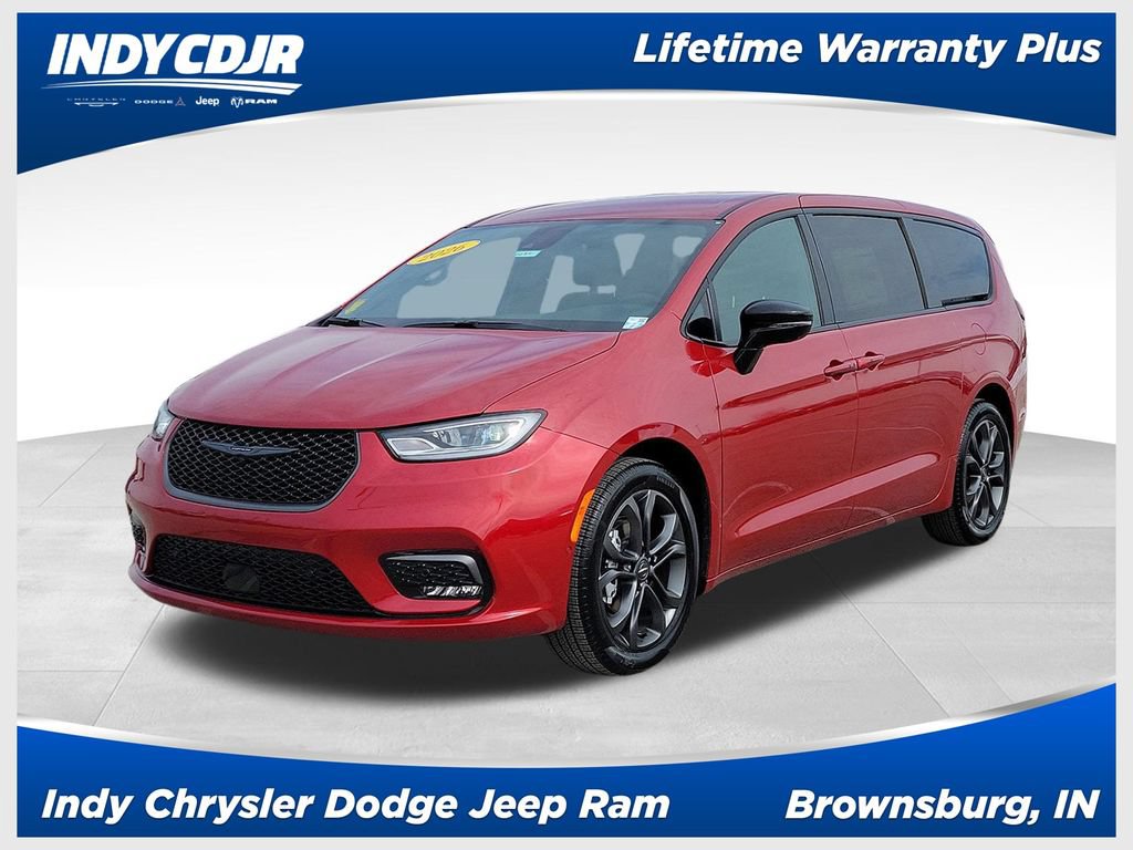 New 2026 Chrysler Pacifica Select