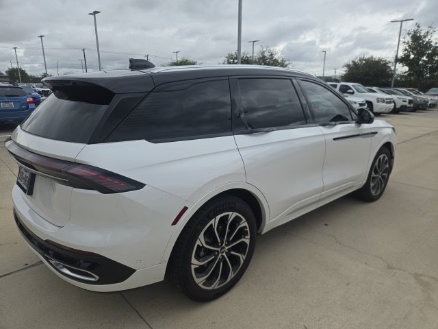 Used 2024 Lincoln Nautilus Reserve w/ Equipment Group 202A AWD/4WD image 3