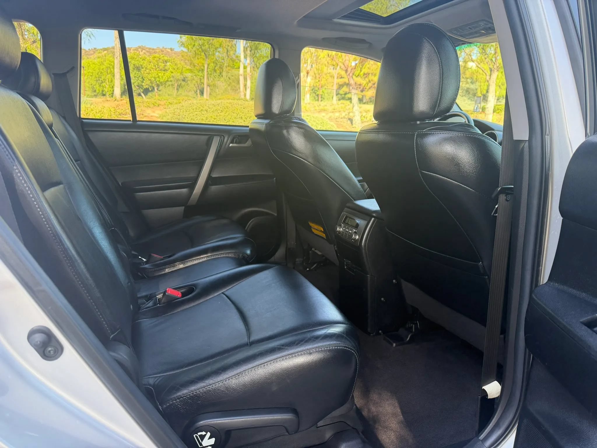 Used 2010 Toyota Highlander SE AWD/4WD image 21