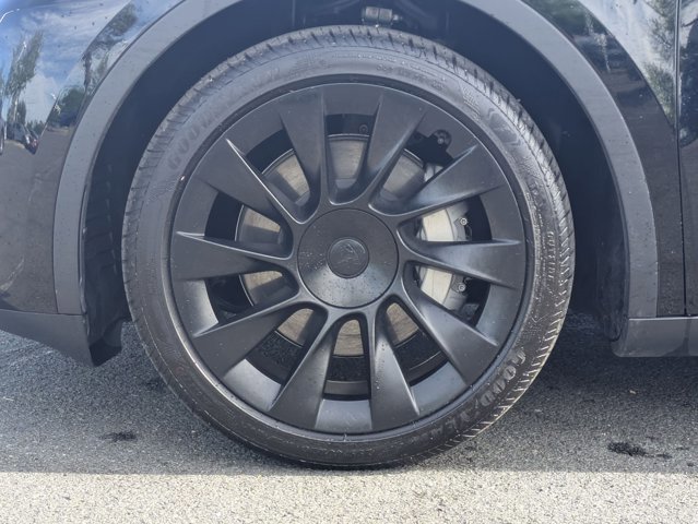 Used 2024 Tesla Model Y Long Range image 23