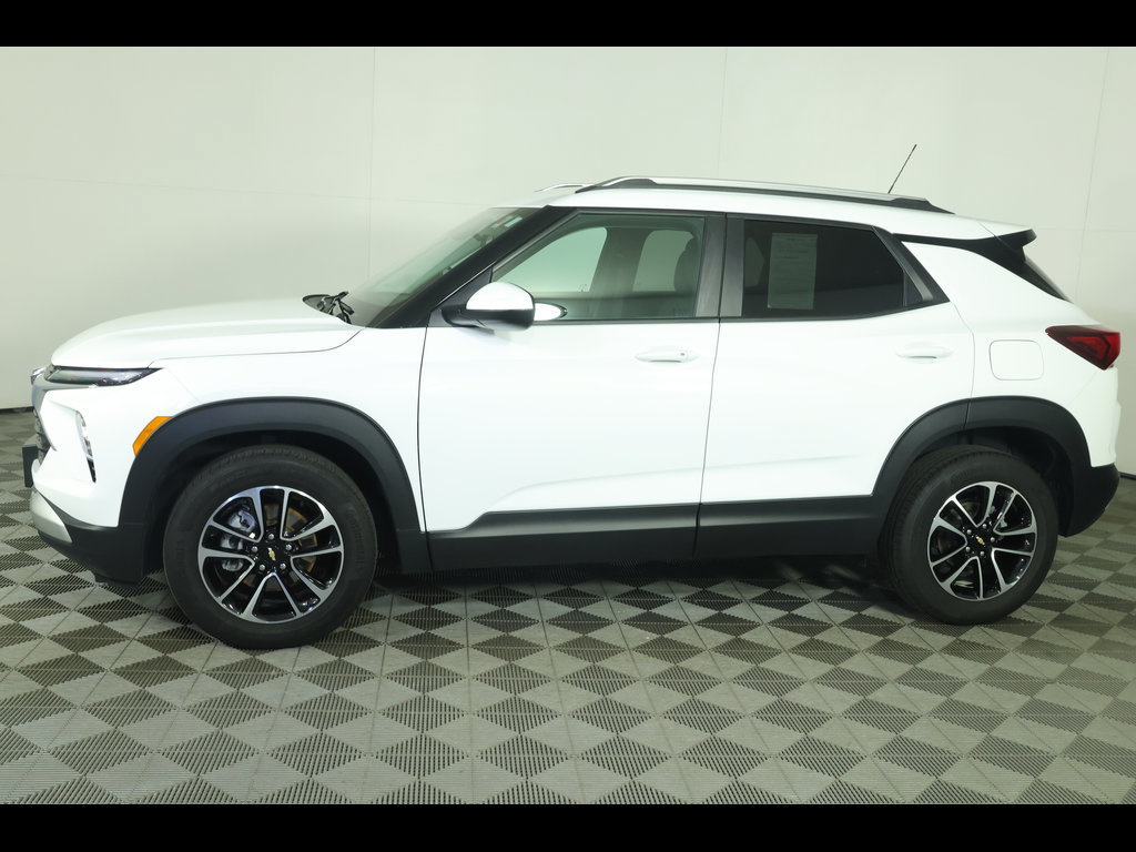 Used 2025 Chevrolet TrailBlazer LT FWD image 9
