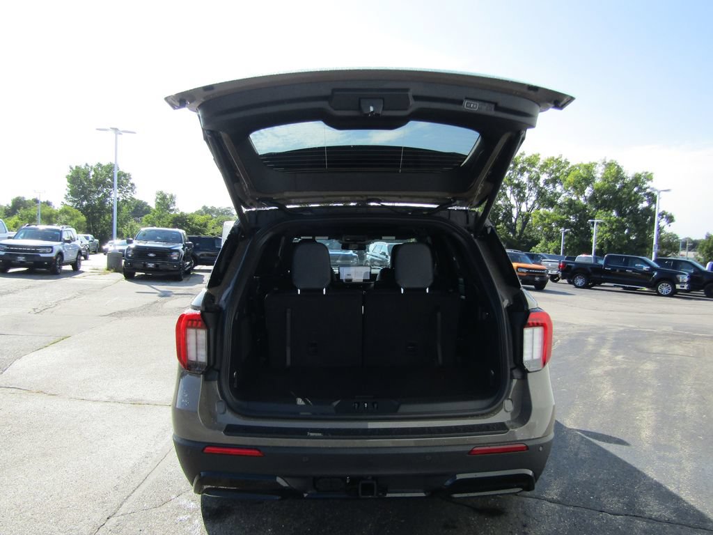 New 2027 Ford Explorer ST-Line w/ Premium Package AWD/4WD image 10