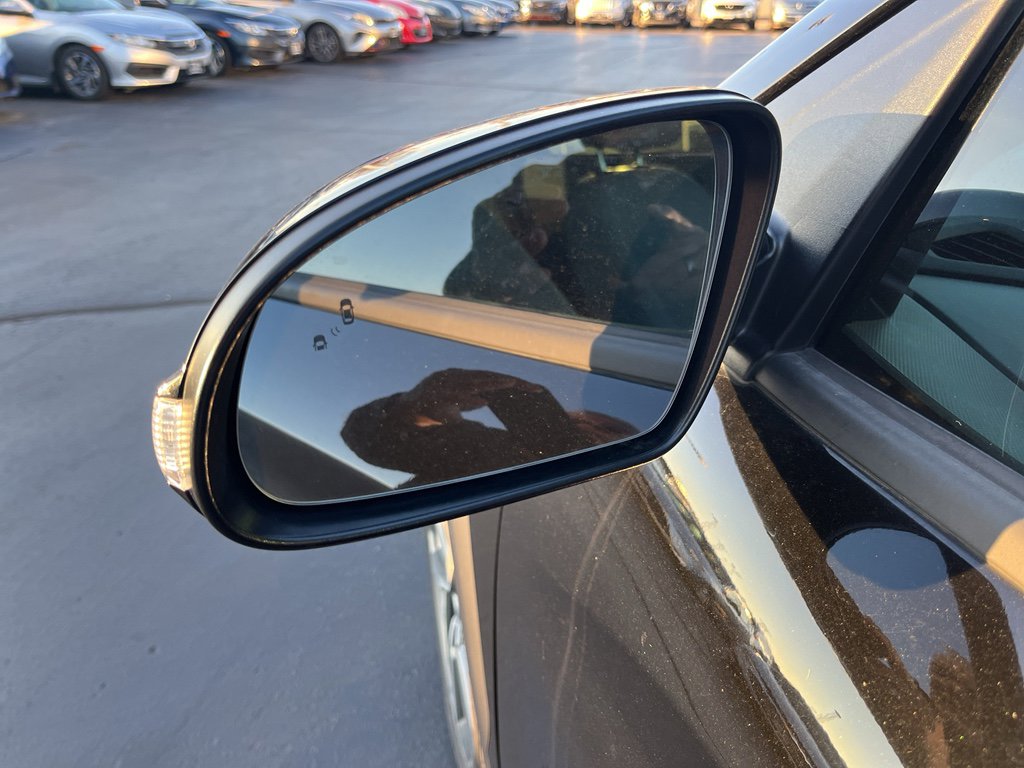 Used 2021 Hyundai Kona Limited image 9