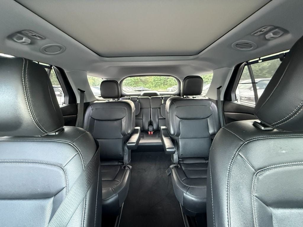 Used 2023 Ford Explorer Limited w/ Limited Technology Package AWD/4WD image 19