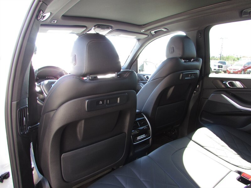 Used 2023 BMW X5 xDrive40i w/ Premium Package AWD/4WD image 29