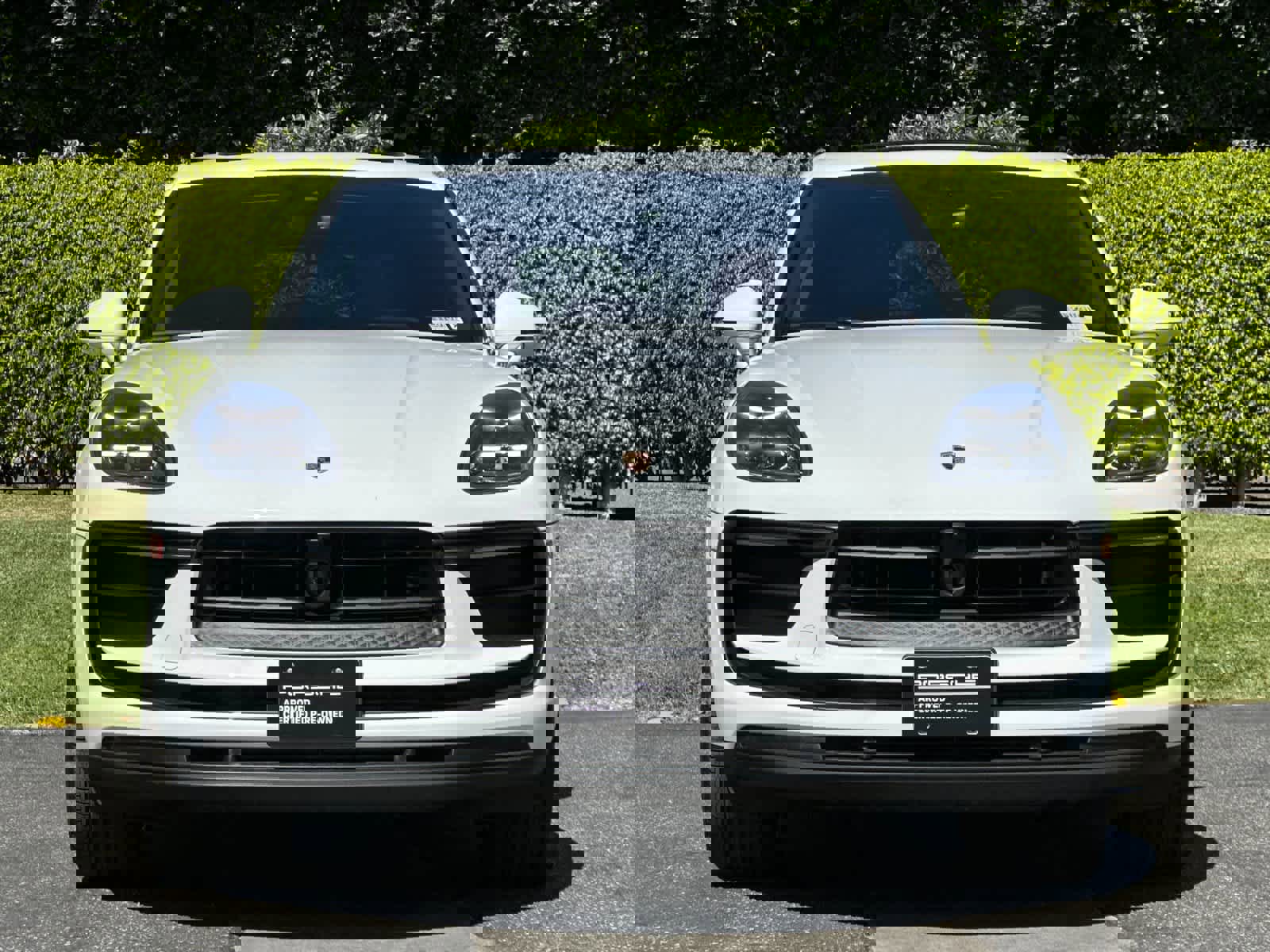 Used 2025 Porsche Macan image 11