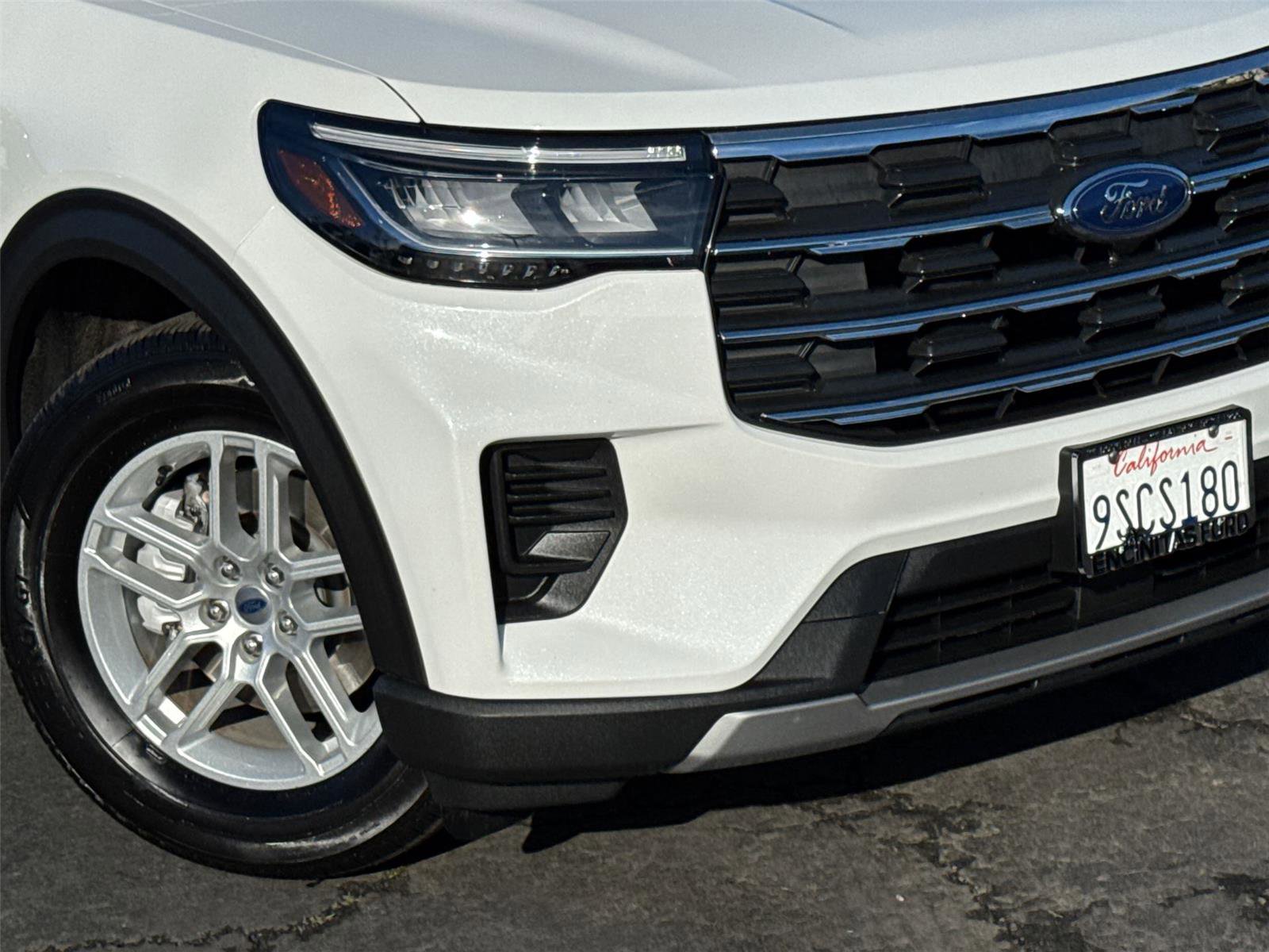 Used 2025 Ford Explorer Active image 3