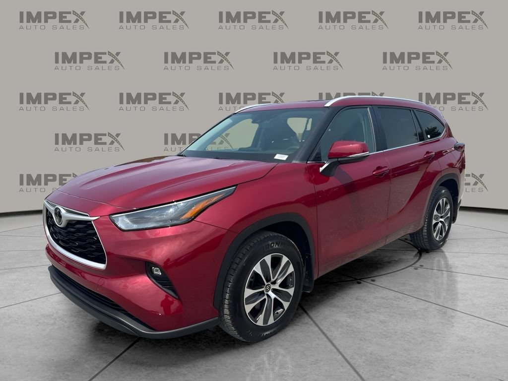 Used 2023 Toyota Highlander XLE FWD image 1