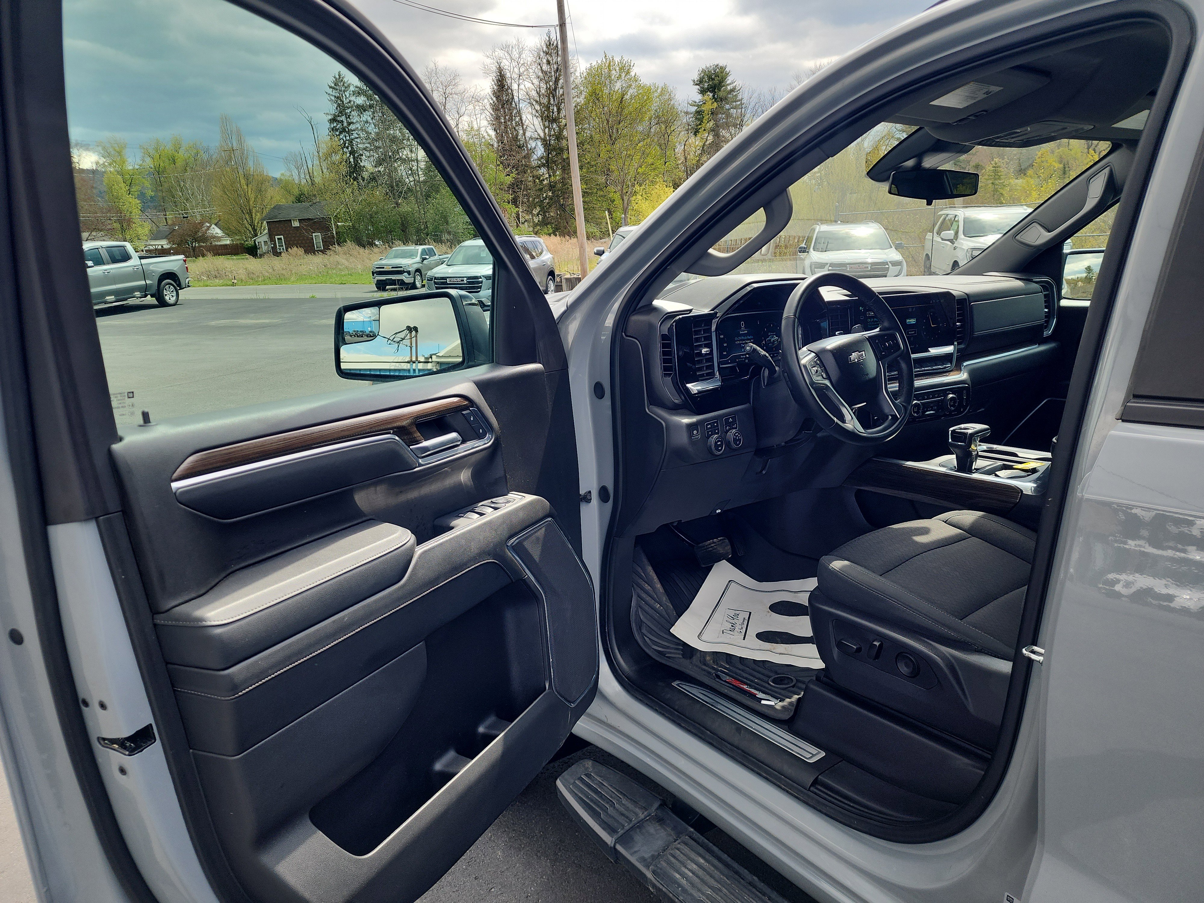 Used 2024 Chevrolet Silverado 1500 LT Trail Boss AWD/4WD image 10