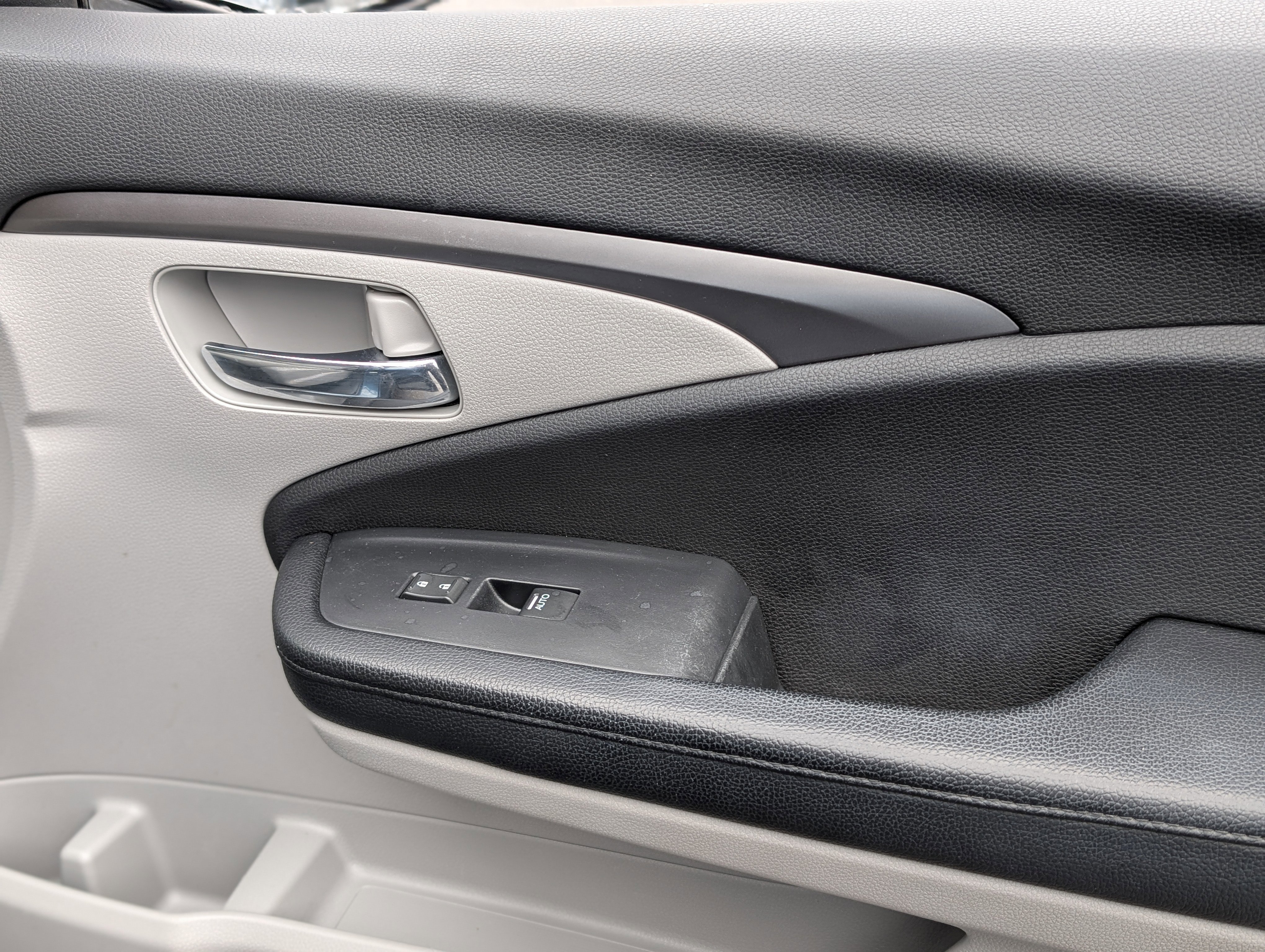 Used 2016 Honda Pilot LX image 23