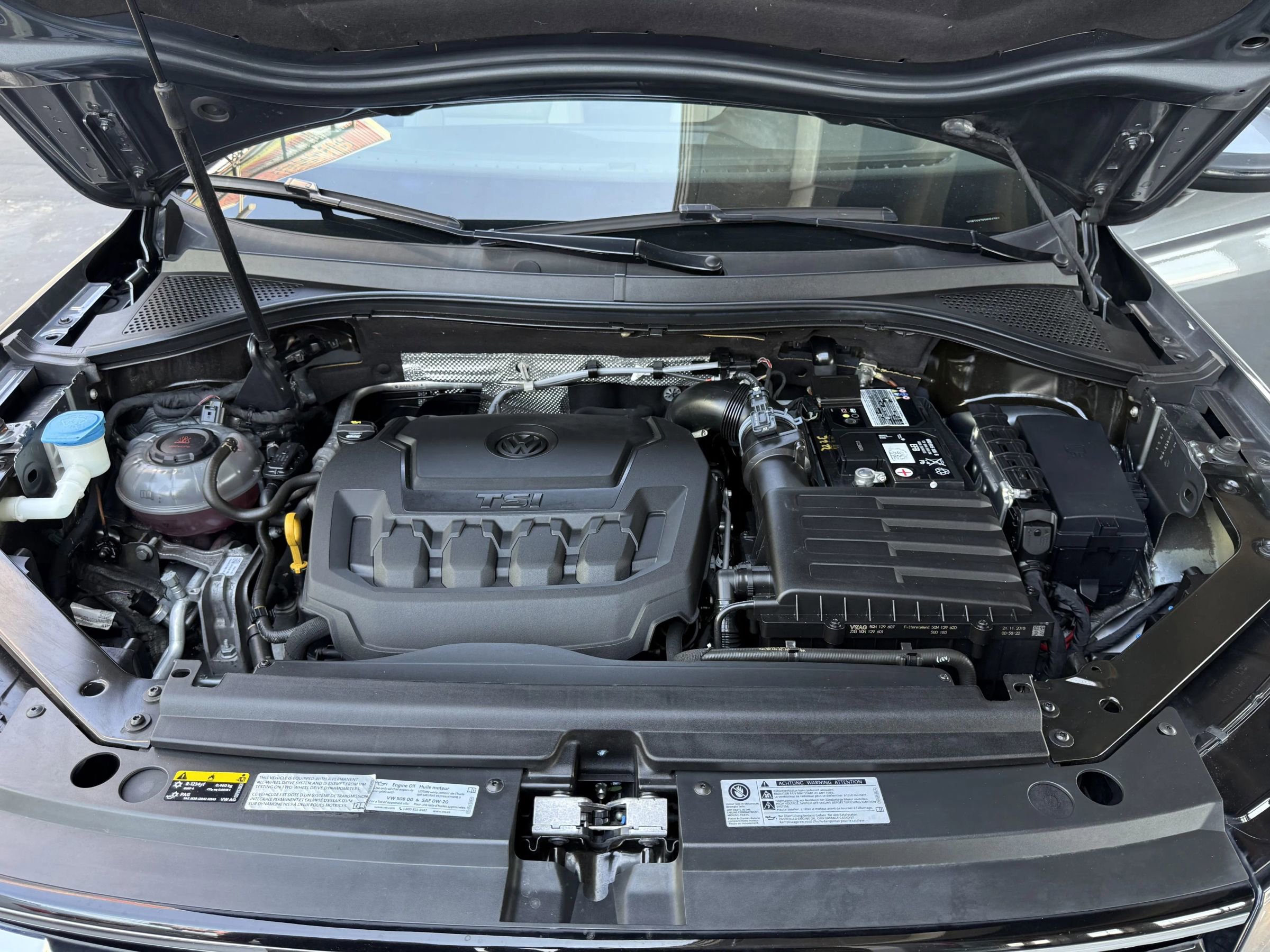 Used 2019 Volkswagen Tiguan SE w/ Panoramic Sunroof Package image 34