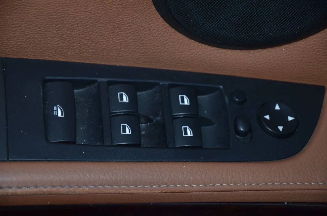 Used 2013 BMW 328i Convertible image 26