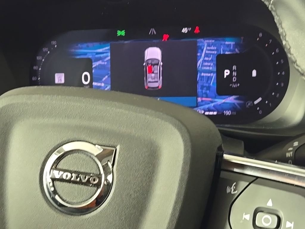 Certified 2024 Volvo XC40 B5 Ultimate w/ Climate Package image 30