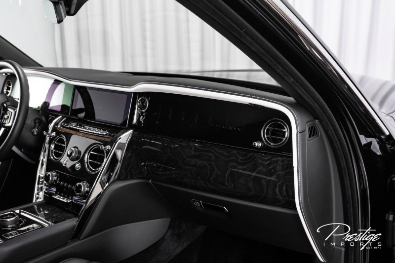 Used 2025 Rolls-Royce Cullinan image 45