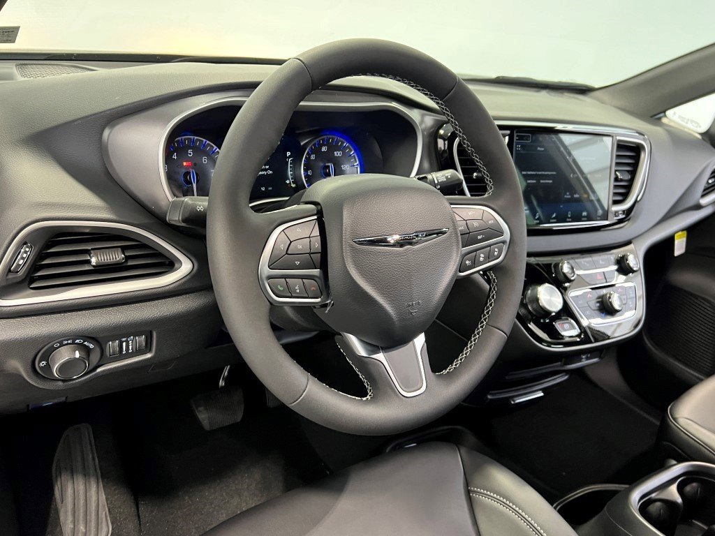 New 2026 Chrysler Voyager LX image 20