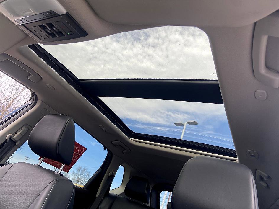 Used 2023 Nissan Rogue SV w/ SV Premium B Package image 17