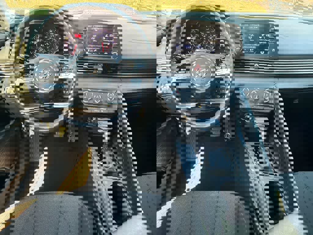 Used 2023 Hyundai Elantra SE image 19