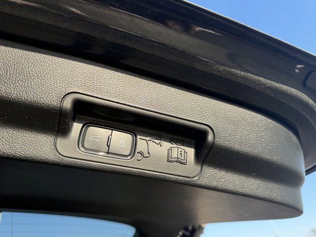 Used 2024 Ford Explorer XLT w/ Equipment Group 202A image 8