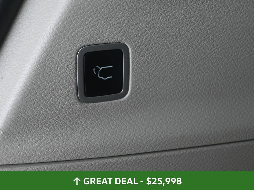 Used 2024 Chrysler Pacifica Touring-L image 23