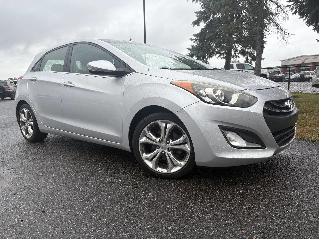 Used 2013 Hyundai Elantra GT w/ Style Pkg image 2