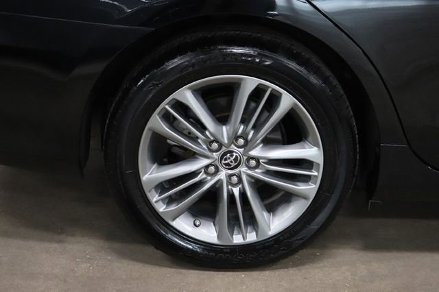 Used 2015 Toyota Camry SE FWD image 30