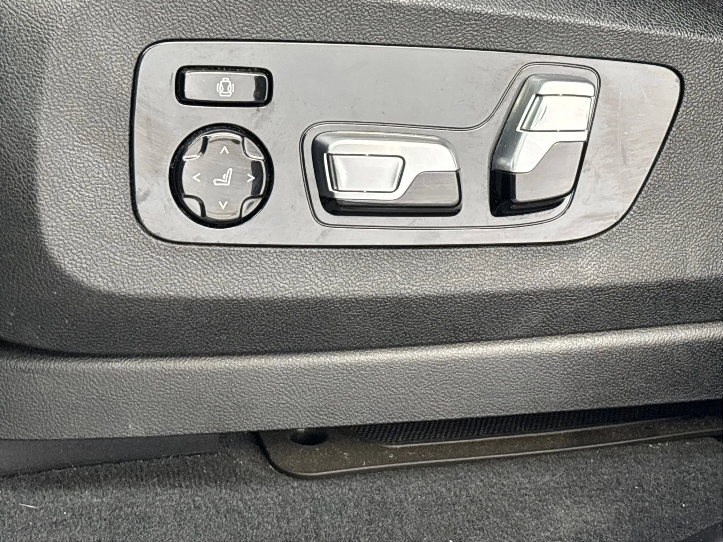 Used 2019 BMW X7 xDrive50i w/ Luxury Seating Package image 25