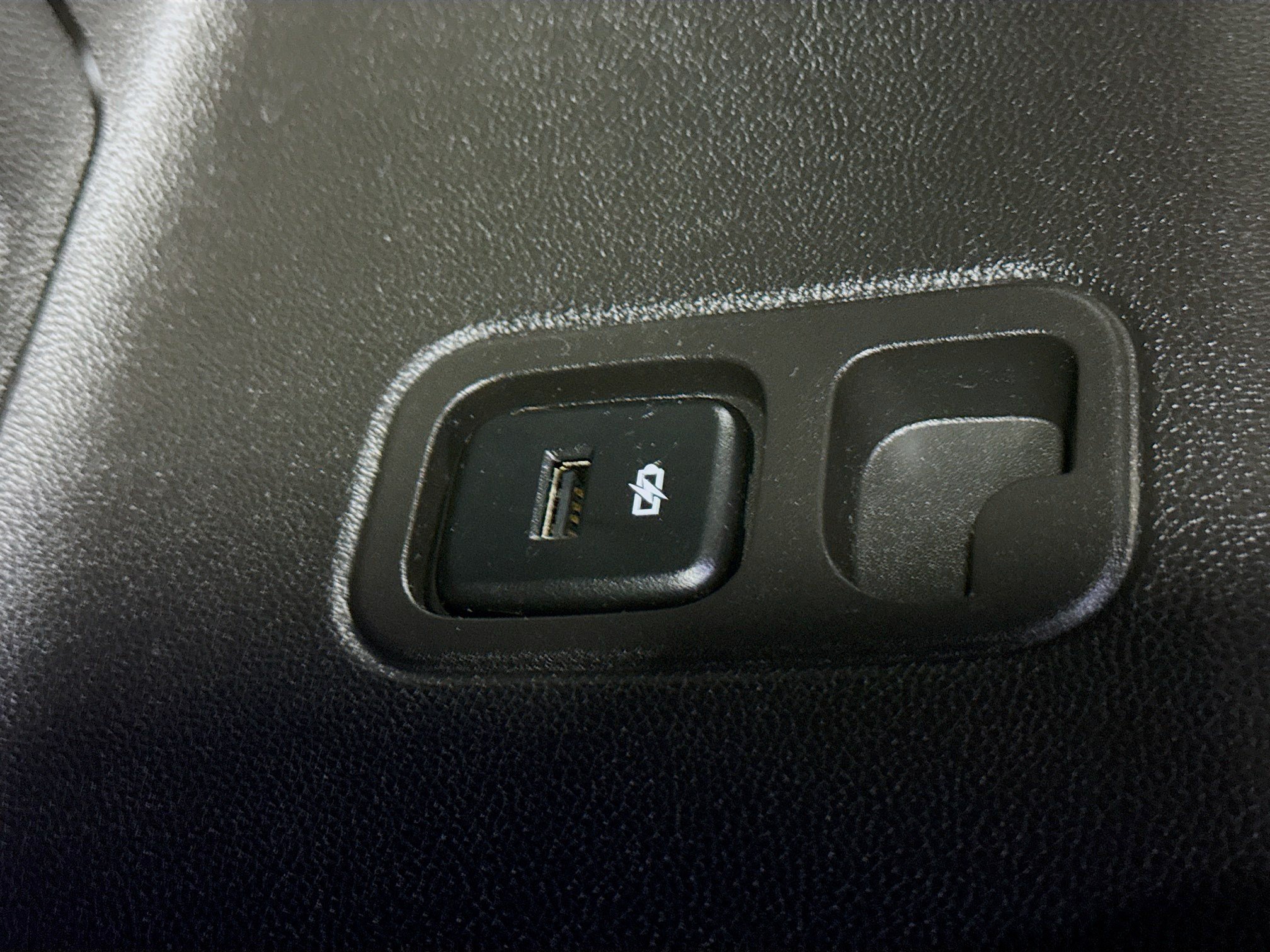 Used 2018 Chevrolet Traverse Premier w/ Driver Confidence II Package FWD image 46