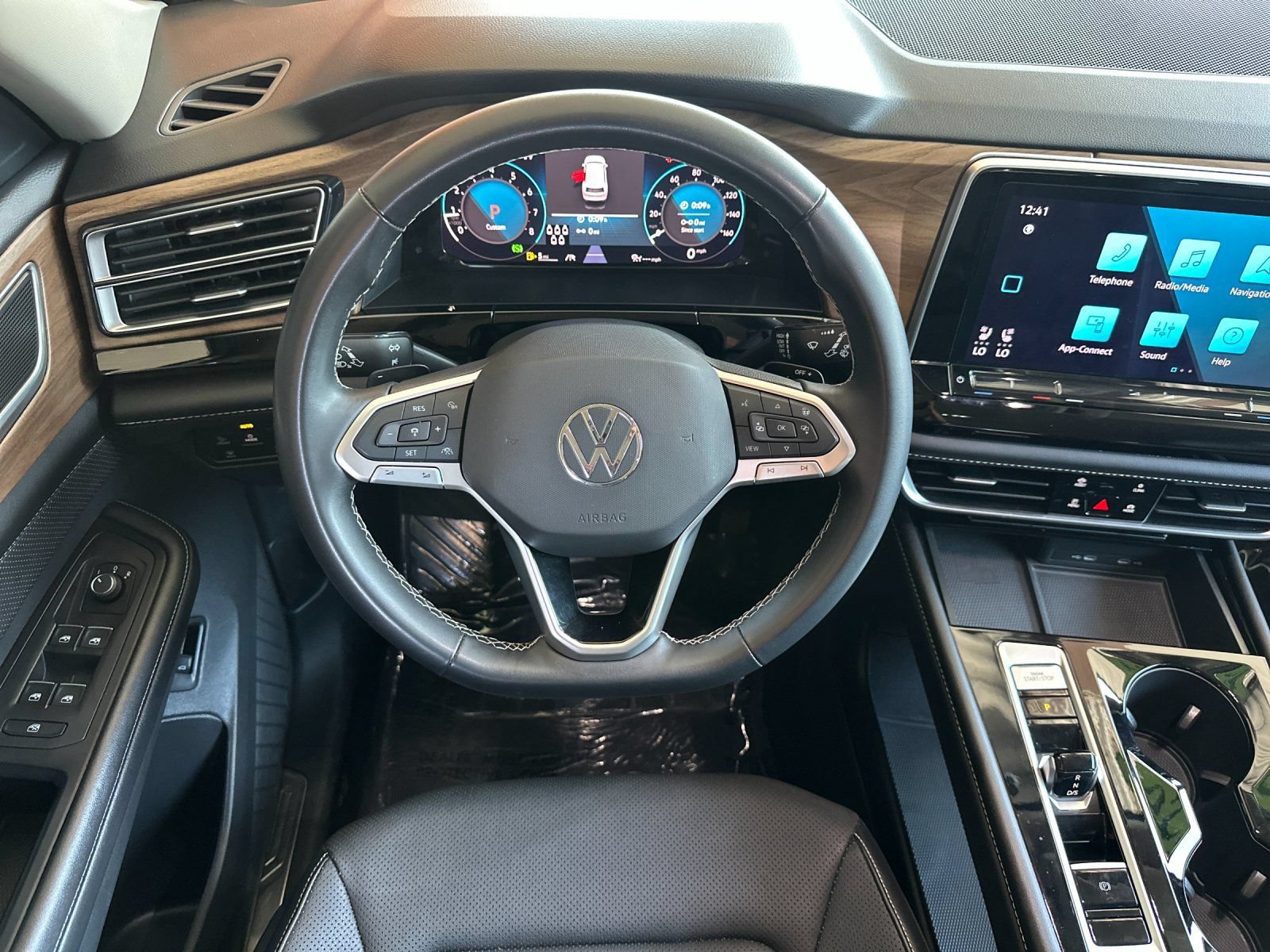 Used 2024 Volkswagen Atlas SE AWD/4WD image 18
