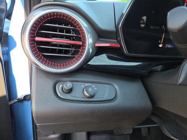 Used 2024 Chevrolet Trax RS w/ Sunroof Package FWD image 20