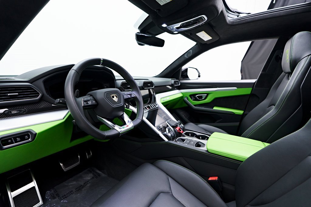 Used 2022 Lamborghini Urus image 2