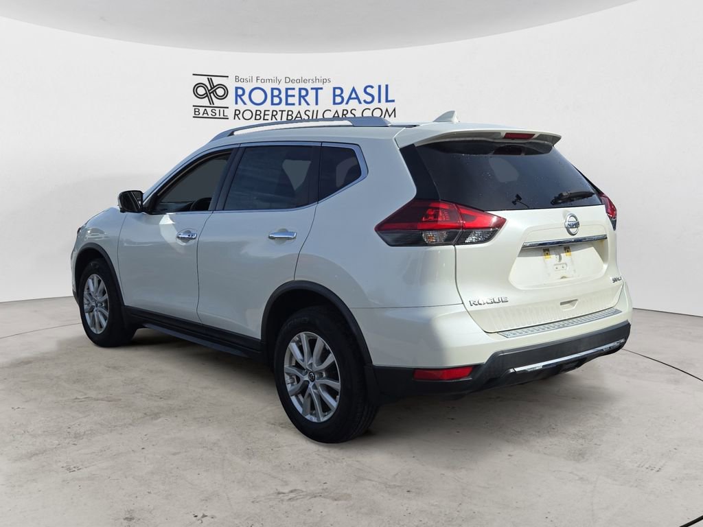 Used 2018 Nissan Rogue SV w/ Premium Package image 3