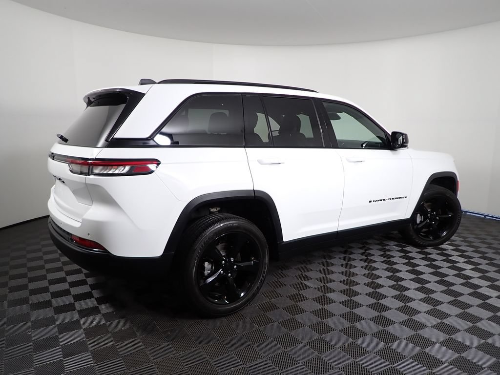 Used 2023 Jeep Grand Cherokee Altitude AWD/4WD image 18