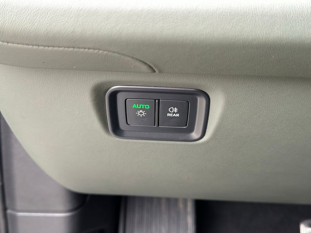 Certified 2025 Porsche Cayenne S image 36