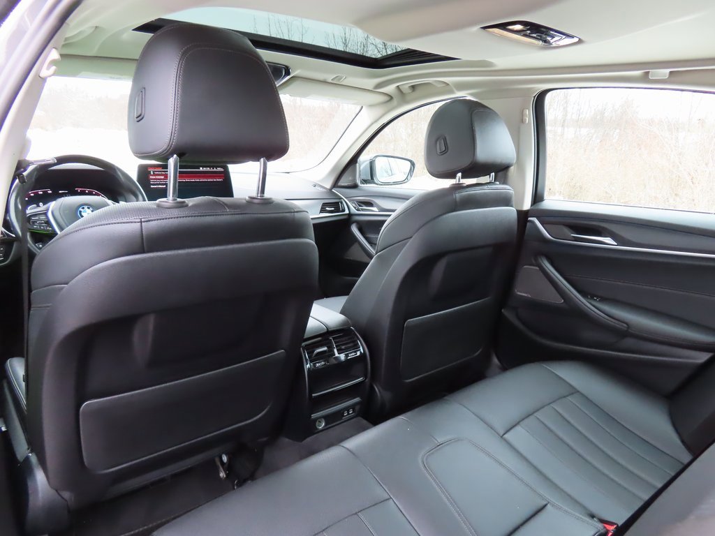 Used 2022 BMW 530e xDrive w/ Premium Package image 31