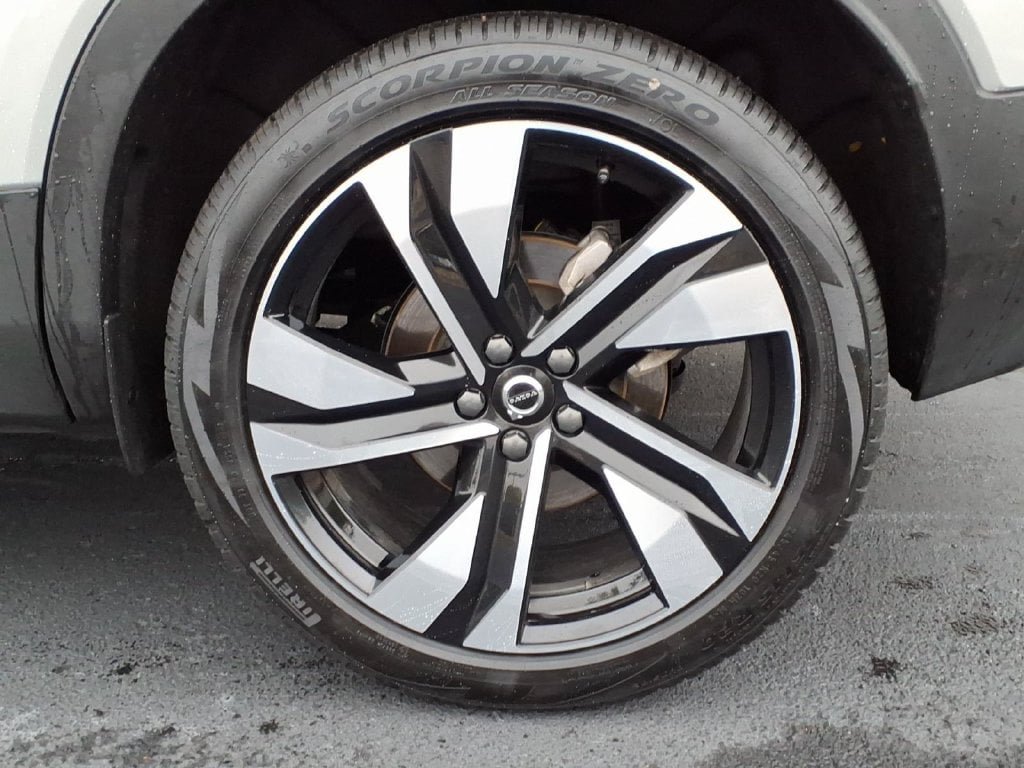 Certified 2023 Volvo XC40 B5 Ultimate w/ Climate Package AWD/4WD image 6