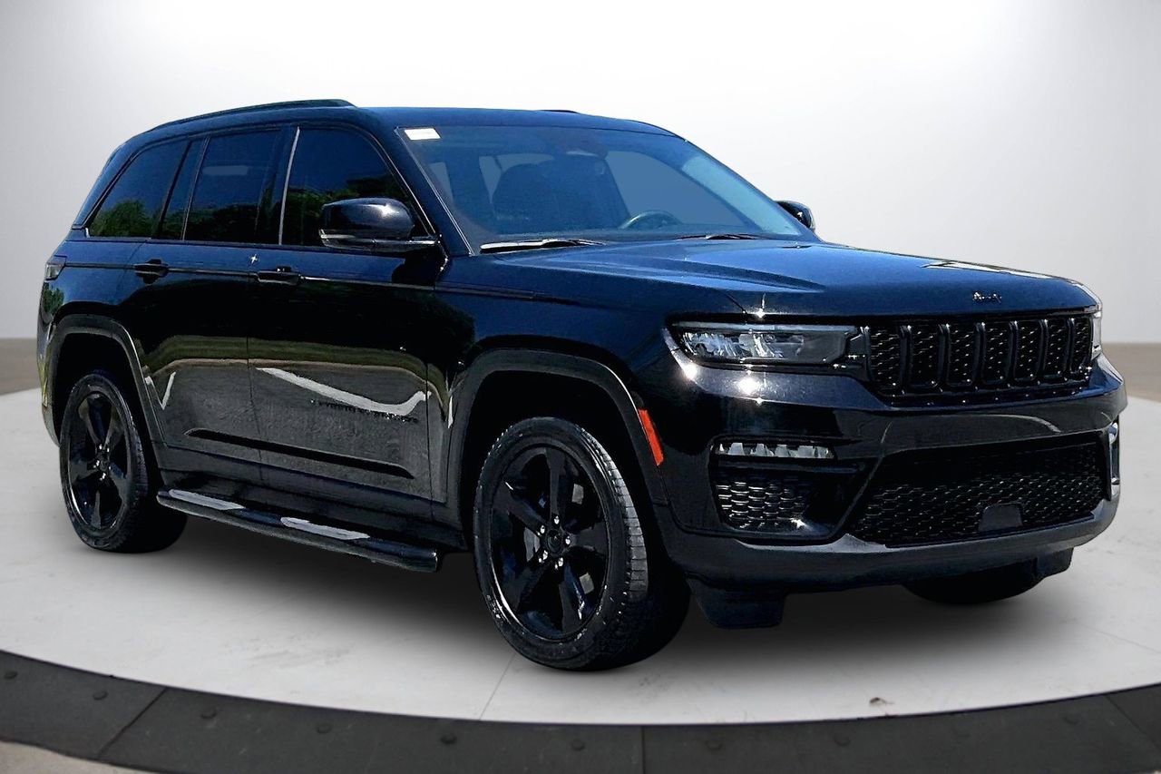 Used 2023 Jeep Grand Cherokee Limited w/ Black Appearance Package AWD/4WD image 2