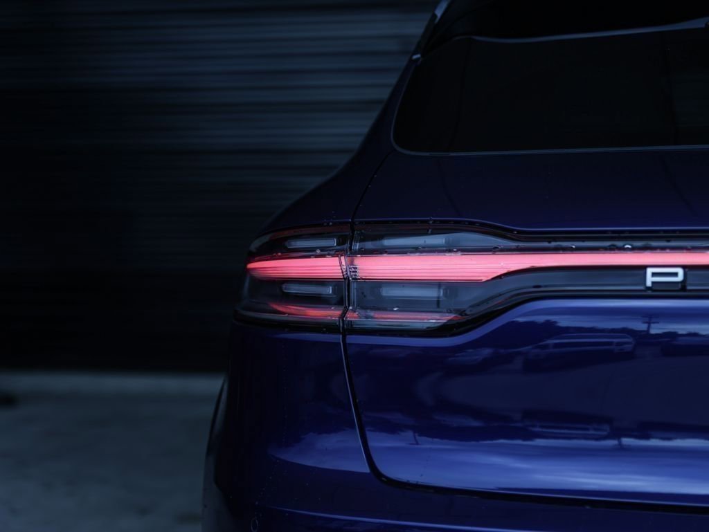 Certified 2025 Porsche Macan image 13