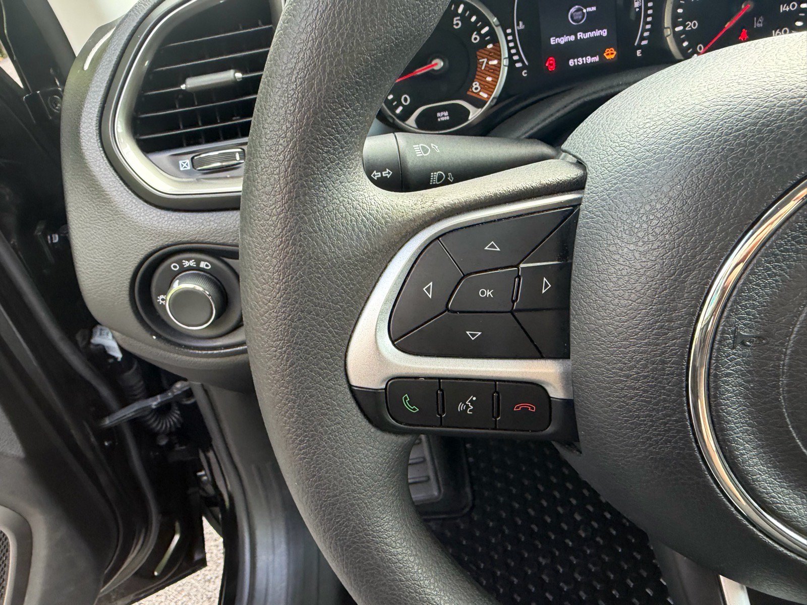 Used 2023 Jeep Renegade Latitude AWD/4WD image 29