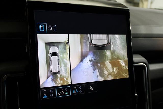 Used 2025 GMC Yukon Denali w/ Advanced Technology Package image 24