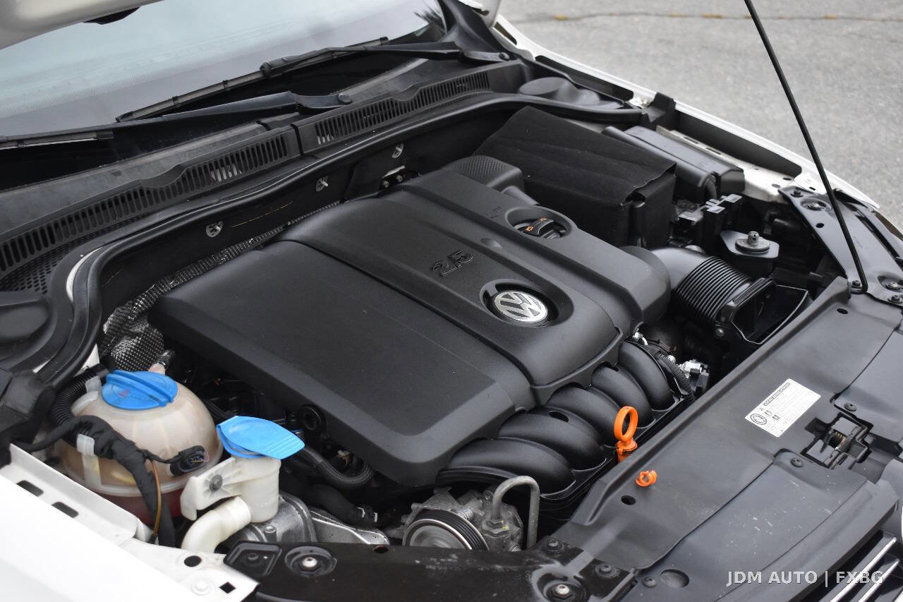Used 2012 Volkswagen Jetta SEL FWD image 32