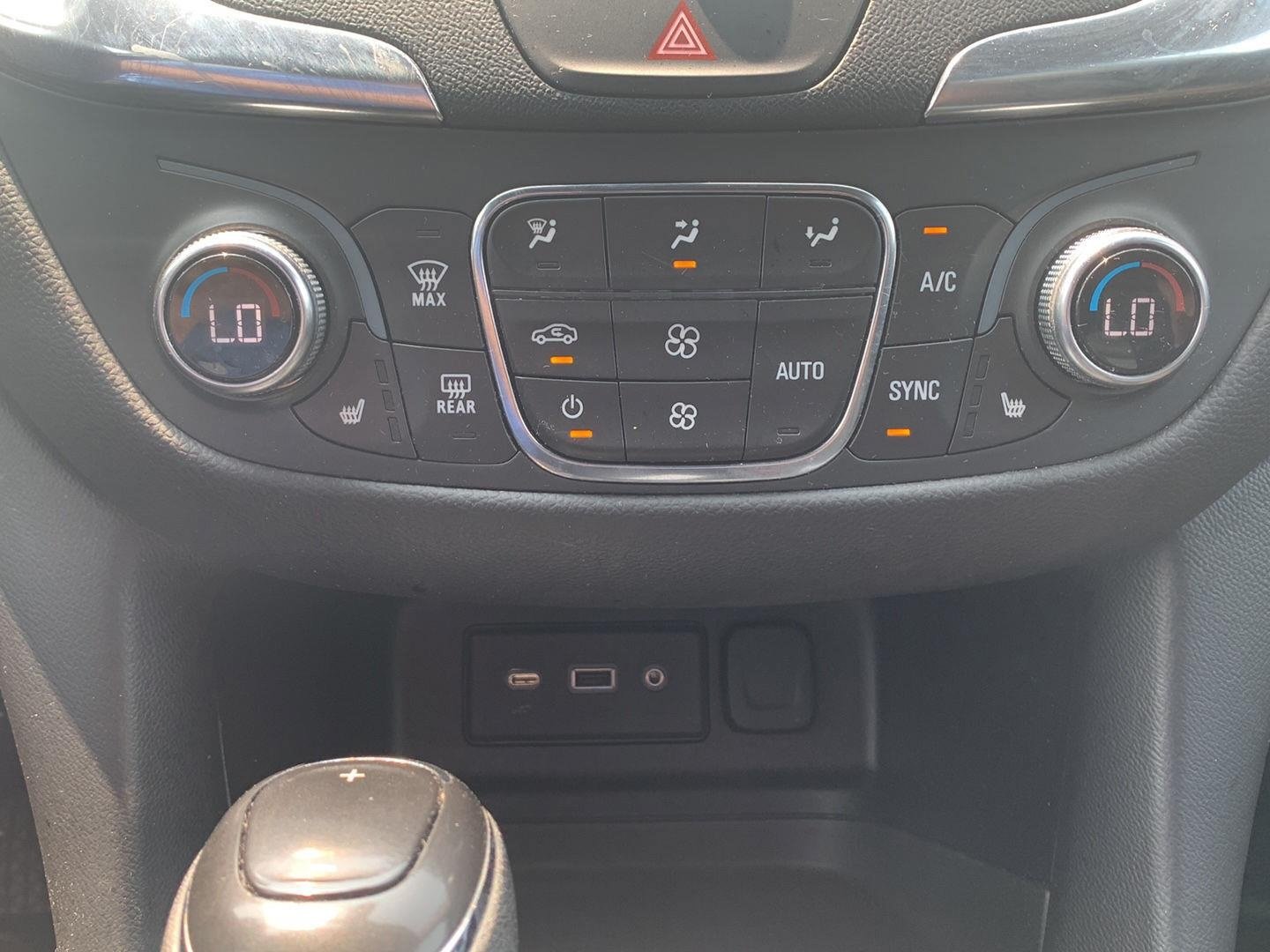 Used 2021 Chevrolet Equinox LT AWD/4WD image 12