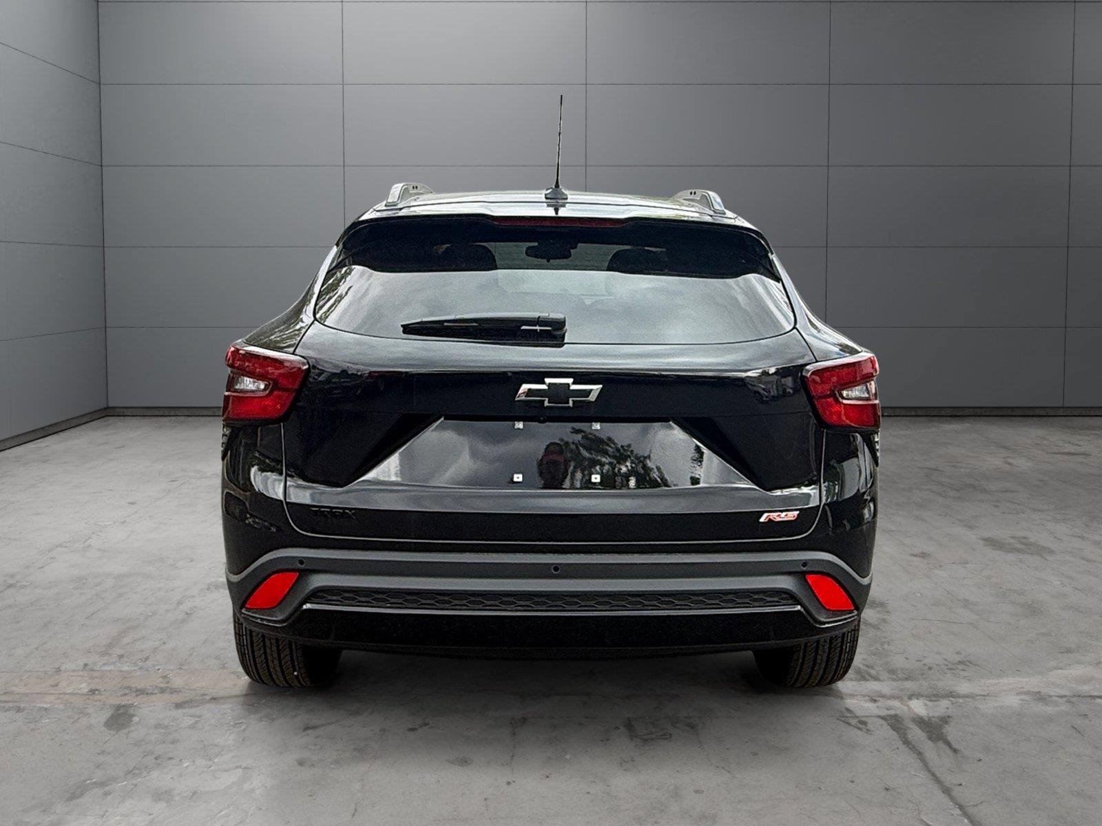 New 2026 Chevrolet Trax RS w/ Sunroof Package FWD image 4